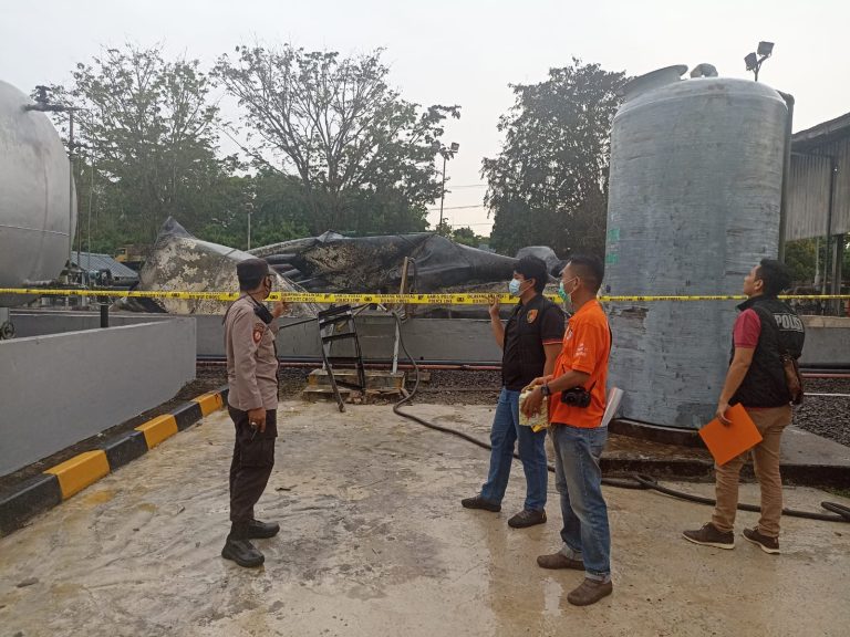 Polisi Benarkan Booster Pertamina di Lubuk Karet Terbakar Karena Sambaran Petir