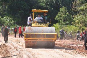 Bupati Banyuasin Tinjau Perbaikan Jalan Di Tungkil