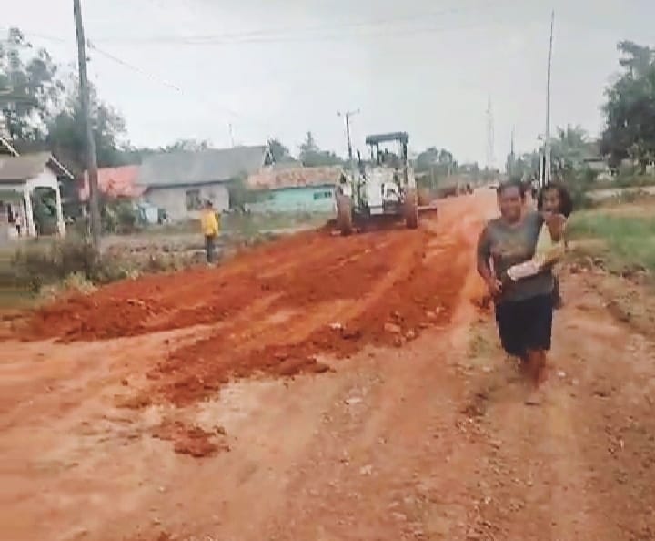 Berkat Perjuangan Ishak Mekki, Ruas Jalan Muara Padang- Muara Sugihan di Bangun