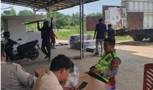 Menjamin Keamanan Kedatangan Logistik, Polres Banyuasin Turun Langsung Ke Gudang Logistik Kpu Banyuasin