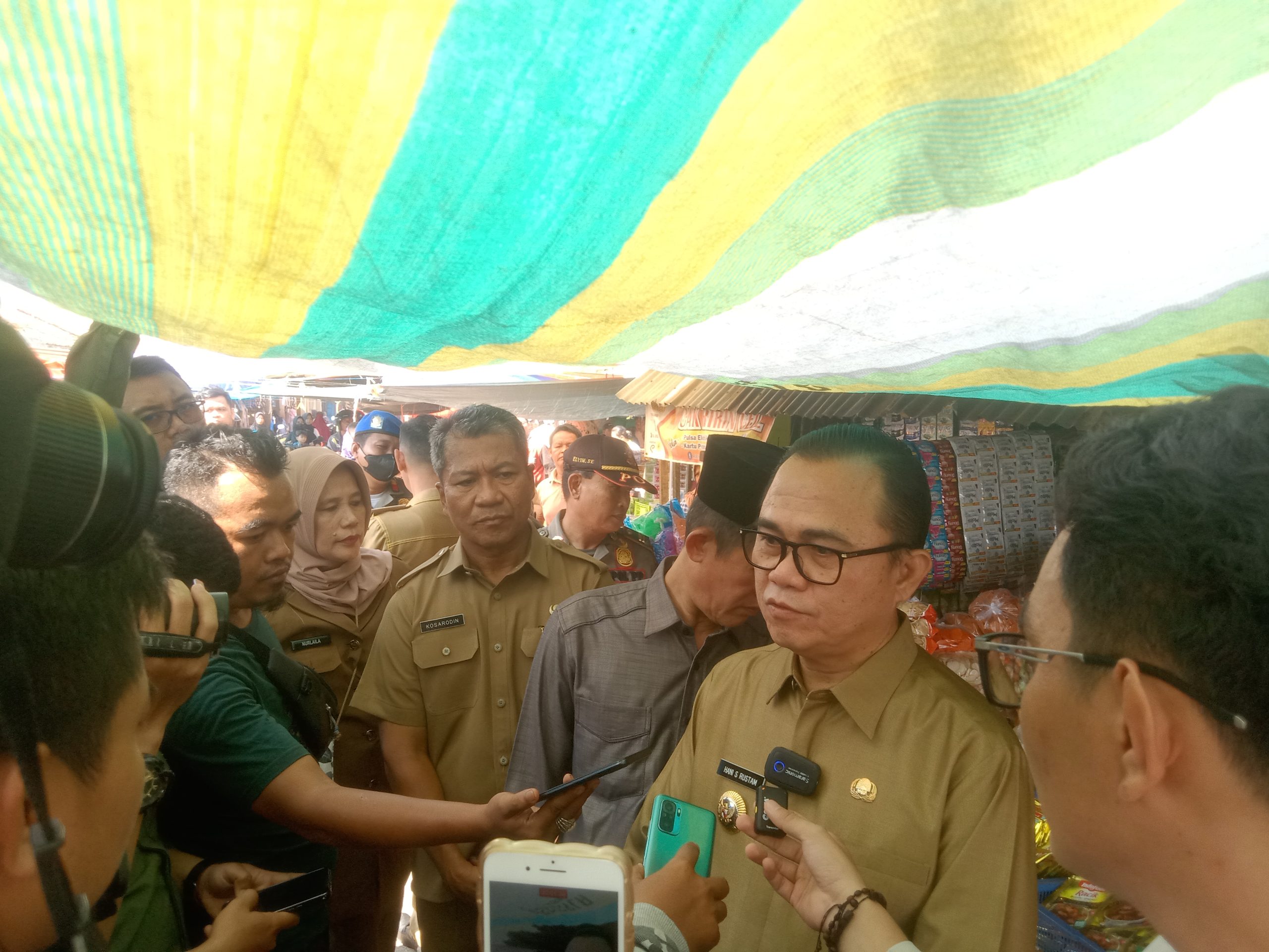 Tinjau Harga Pangan Pj Bupati Banyuasin Sidak Pasar Pangkalan Balai