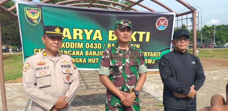 Sinegritas TNI – Polri dalam Acara Karya Bakti Kodim 0430 BA untuk Mencegah Banjir dan Wabah Penyakit.