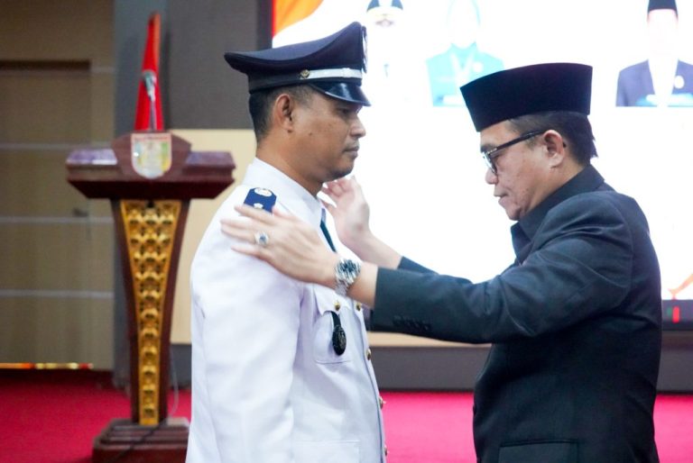 Pelantikan Kepala Desa Paldas, Pj. Bupati Hani Syopiar Rustam Harapkan Kades Segera Bekerja Dengan Baik