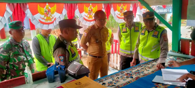 Sat Binmas Polres Banyuasin Lakukan Penilaian Pos Kamling di RT 09 Desa Lubuk Lancang