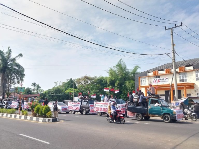 Ratusan Warga Muba Gelar Demo Keliling Tolak Mantan Calon Pemimpin Mantan Napi Koruptor