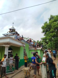 PENJAS Betung Peduli Bantu Masjid desa Suka Mulya Untuk Kemenangan ASTA 