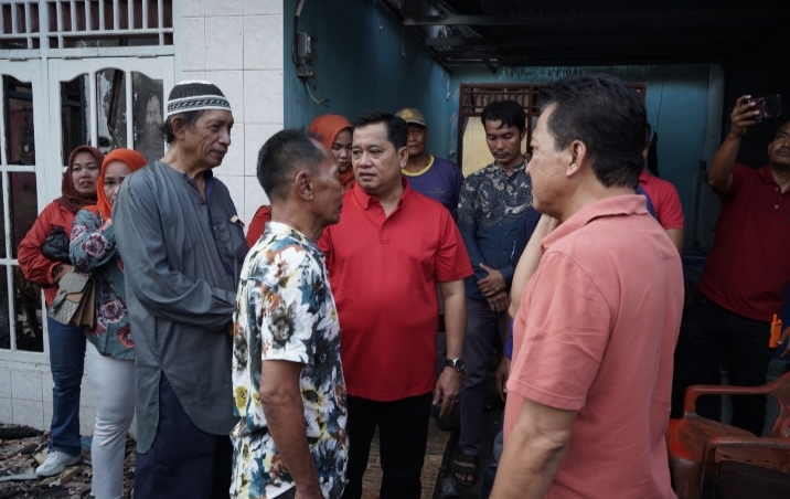 Terharu, Sutawi korban rumah terbakar di Mega Asri Dikunjungi langsung Calonbup Askolani 