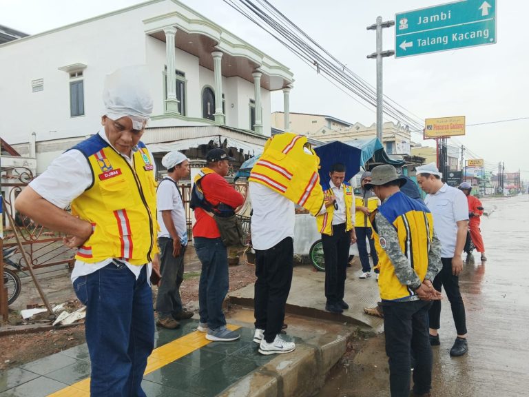 Karena Sempit, Proyek Trotoar di Kota Pangkalan Balai di Nilai tidak Bisa di Buat Jalan Dua Arah