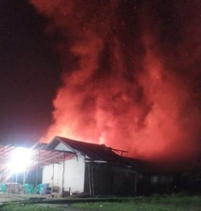 Kebakaran di Pasar Betung, Petugas Damkar Banyuasin di Turunkan