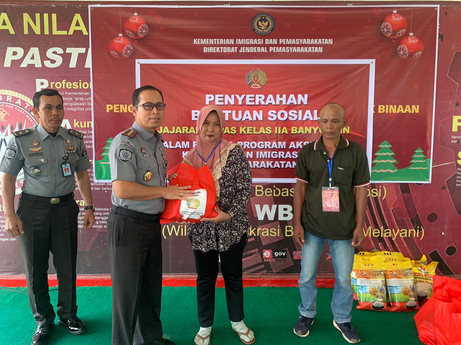 Lapas Banyuasin Kembali Salurkan 50 Paket Bantuan Sosial Kepada Keluarga Warga Binaan dan Masyarakat