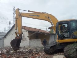 PT. KAI Divre III Palembang Lakukan Penertiban Aset di Jalan Jenderal Sudirman Muara Enim