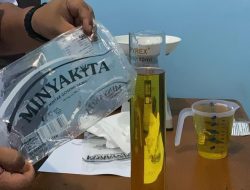 Uji Sampel , Takaran Minyakita di Banyuasin Sesuai Ketentuan 