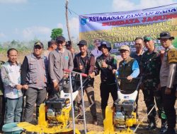 Bhabinkamtibmas Polsek Muara Kuang Hadiri Kegiatan Penanaman Jagung Program Ketahan Pangan Sumber Dana Desa 1 Hektar 1 Desa