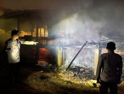 RUMAH WARGA DI TANJUNG SEJARO TERBAKAR, PERSONIL POLSEK INDRALAYA GERAK CEPAT AMANKAN LOKASI
