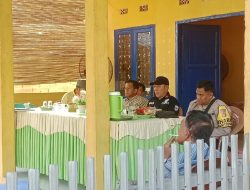 Giat Sambang Desa Personil Bhabinkamtibmas Polsek Muara Kuang Sampaikan Maklumat Kapolda Tentang Larangan Karhutlah dan Larangan Musik