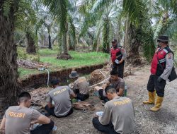Petugas Gabungan Polres Ogan Ilir Berhasil Padamkan Kebakaran Lahan Gambut di Desa Parit