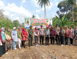 POLSEK INDRALAYA BERSAMA UNSUR PEMERINTAH KECAMATAN INDRALAYA LAKSANAKAN PROGRAM KETAHANAN PANGAN MELALUI PENANAMAN JAGUNG