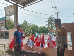 Polsek Muara Kuang polres ogan ilir Monitoring Penjual Bendera dan Umbul-Umbul Jelang HUT RI, Himbau Tidak Jual Bendera One Piece (Bendera Tengkorak )