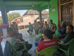 Mempererat Silaturahmi Bhabinkamtibmas Polsek Muara Kuang Sambangi Masyarakat Desa Ulak Segara 