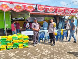 Polres Ogan Ilir dan Polsek Indralaya Bersama Perum Bulog Menggelar Pasar Murah Di Halaman Kantor Desa Palemraya