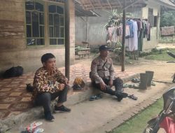 Ciptakan Situasi Aman dan Kondusif Bhabinkamtibmas Polsek Muara Kuang Sambangi Warga Beringin Dalam