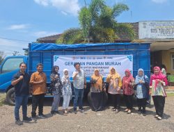 GERAKAN PANGAN MURAH POLRES OGAN ILIR YANG BEKERJASAMA DENGAN PERUM BULOG DI DUA KECAMATAN 