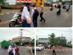 Aktivitas Pelajar Ramai Menuju Sekolah, Polsek Indralaya Laksanakan Pengaturan Lalu Lintas