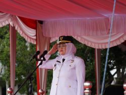 ‎Ukir Sejarah, Wakil Bupati Banyuasin Perempuan Pertama Jadi Irup Penurunan Bendera HUT RI