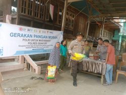 Sat Binmas Polres Ogan Ilir dan Polsek Muara Kuang Bekerjasama Dengan Perum Bulog Gerakan Pangan Murah di Desa Rantau Sialang
