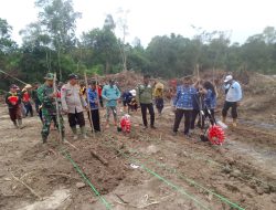 BHABINKAMTIBMAS POLSEK MUARA KUANG LAKUKAN PEMBINAAN DAN PENDAMPINGAN PENGELOLAAN LAHAN JAGUNG