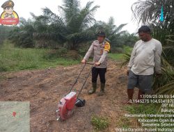 Bhabinkamtibmas Polsek  Indralaya Tanam Jagung Bersama Warga, Wujud Nyata Dukung Ketahanan Pangan Nasional