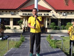 MELATIH KEDISIPLINAN, WAKA POLRES OGAN ILIR PIMPIN APEL PAGI DI HALAMAN MAPOLRES 
