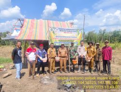 Bhabinkamtibmas Polsek Muara Kuang Hadiri Penanaman Jagung, Di Desa Kayuara Wujud Dukungan Polri untuk Ketahanan Pangan