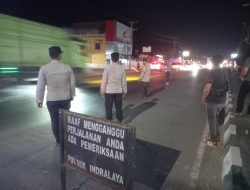 Ciptakan Rasa Aman, Polsek Indralaya Beri Himbauan Kamtibmas di Pasar Malam Desa Tunas Aur