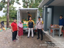 Bhabinkamtibmas Desa Purnajaya Dan Desa Parit Kawal Penjualan Beras Bulog Untuk Warga Binaannya 