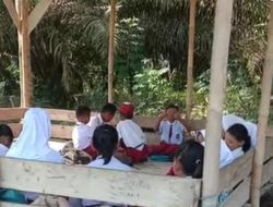 Ruang Belajar Terbatas, Siswa SDN 25 Tungkal Ilir Belajar di Pondok