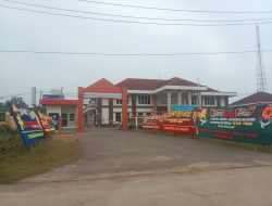 Puluhan Karangan Bunga Penuhi Pengadilan Negeri Pangkalan Balai Atas Bebasnya Nenek Ernaini
