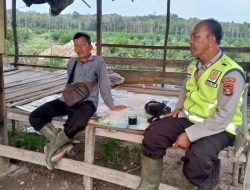Bhabinkamtibmas Polsek Muara Kuang Sampaikan Pesan Kamtibmas Kepada Warga Binaannya Agar Tidak Terprovokasi Isu Hoaks