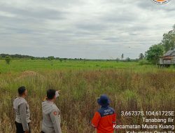 Karhutla Di Desa Tanabang Ulu Tim dari Personil Polsek dan BPBD Cuma Bisa Memantau Dari Jauh