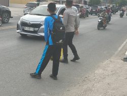 Polsek Indralaya  Strong Point Pagi Hari, Amankan Arus Lalu Lintas Saat Pelajar Masuk Sekolah