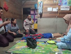 Sebagai Bentuk Kepedulian, Kapolsek Muara Kuang Jenguk Warganya Yang Sedang Sakit