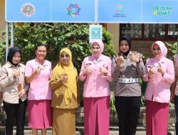 Ketua Bhayangkari Cabang Ogan Ilir Lakukan Kunjungan Ke SD Negeri 5 Indralaya Secara Nyata Program MBG  Serta Melaksanakan Kegiatan Sosial