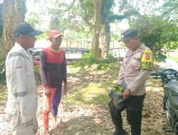 Bhabinkamtibmas Polsek Muara Kuang Menyambangi Desa Binaannya Dan Terus Sosialisasi Kamtibmas