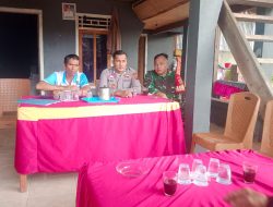 Rayakan Malam Tahun Baru di Rumah, Pesan Bhabinkamtibmas Polsek Muara Kuang Dan Babinsa kepada Warga Desa Suka Cinta