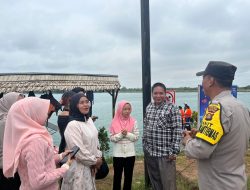 Polsek Indralaya Laksanakan Patroli Dialogis di Kawasan Wisata Danau Biru Tanjung Seteko