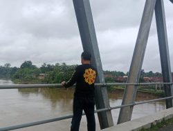 Polsek Muara Kuang Laksanakan Pengecekan Debit Sungai Ogan, Kondisi Terpantau Normal
