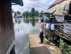 Polsek Indralaya Lakukan Pengecekan Debit Air Sungai diseputaran Indralaya Akibat Curah Hujan Tinggi dan Derasnya Aliran Sungai, Antisipasi Potensi Banjir