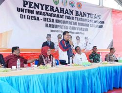 Bupati Kunker Ke Mugih Serahkan Bantuan Untuk Korban Banjir Sekaligus Sosialisasikan Ini