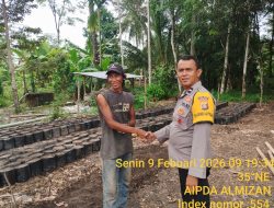 *Turun Langsung ke Desa, Bhabinkamtibmas Tungkal Ilir Ajak Warga Jaga Ketahanan Pangan Lewat Program P2B*