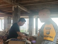 Bhabinkamtibmas Polsek Muara Kuang Sambangi Warga Desa Binaan, Sampaikan Pesan Kamtibmas